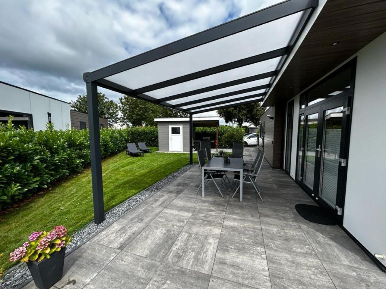 Ferienhaus / Chalet / Bungalow Am See, Holland, Niederlande, Lathum Buitenkant foto
